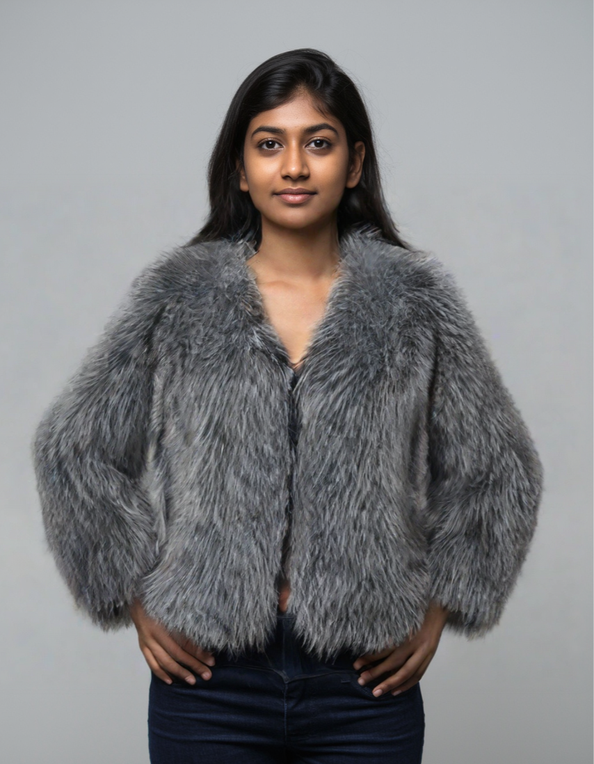 Stella | Zotteliger kunstpelzmantel für damen für einen auffälligen statement look